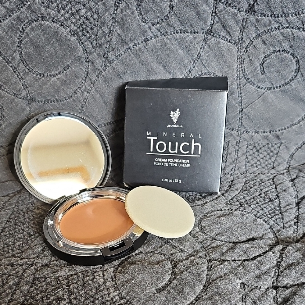Younique Mineral Touch Cream Foundation